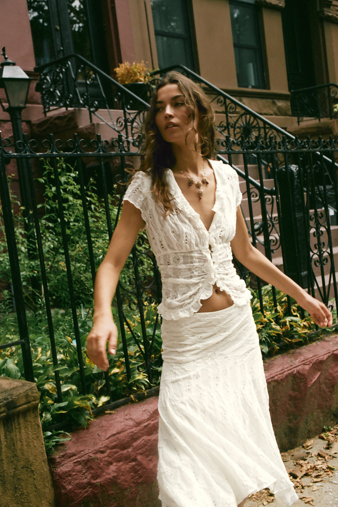 ENSEMBLE BLOUSE ET JUPE MIDI À DÉCHIRURES ASYMÉTRIQUE