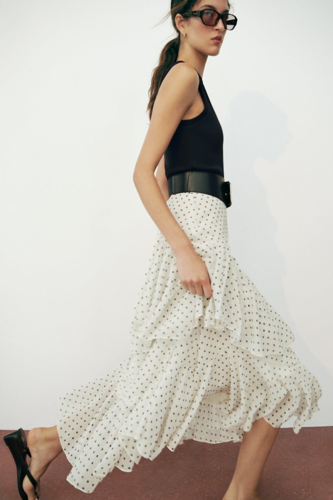 ROBE BIMATIÈRE À POIS AVEC VOLANTS ET CEINTURE