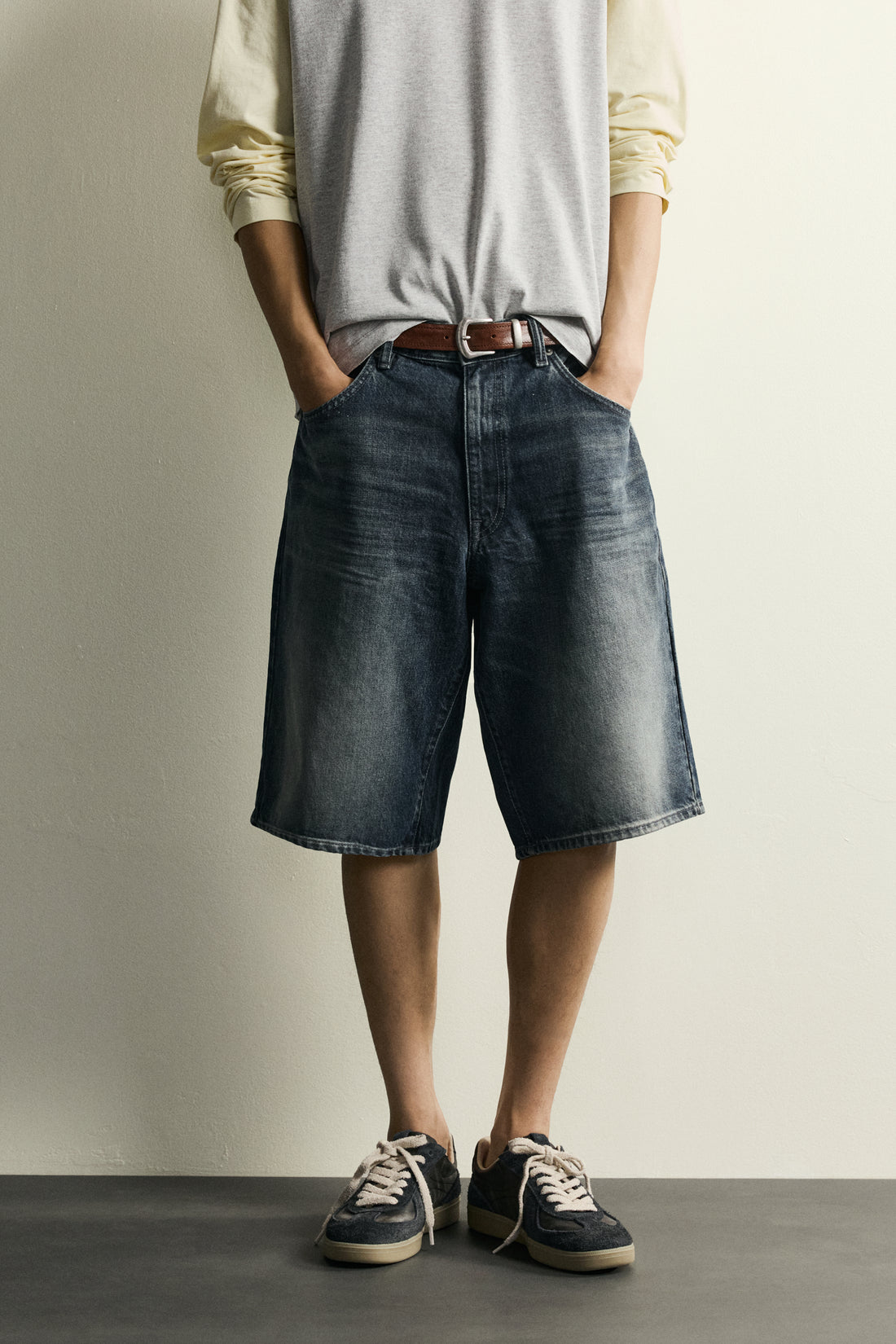 BERMUDA BAGGY EN DENIM ET CUIR