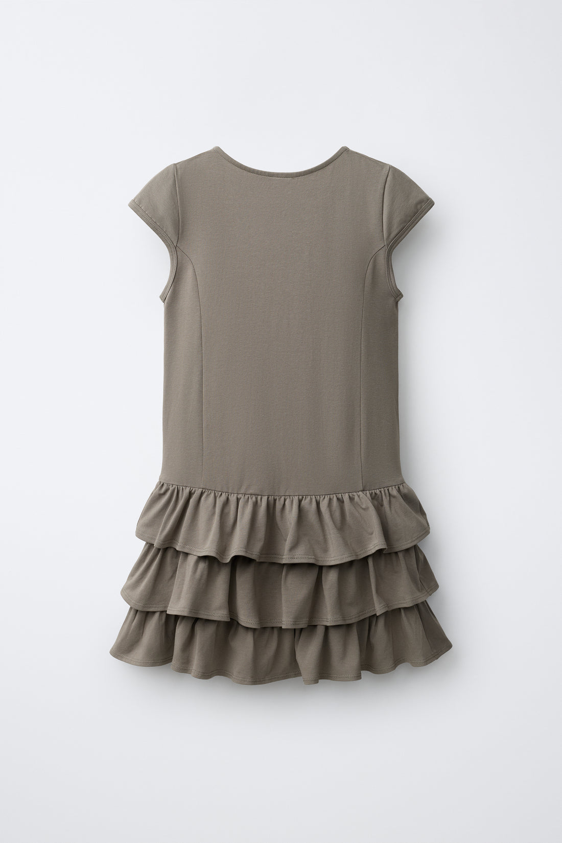 ROBE À VOLANTS ET BRANDEBOURGS