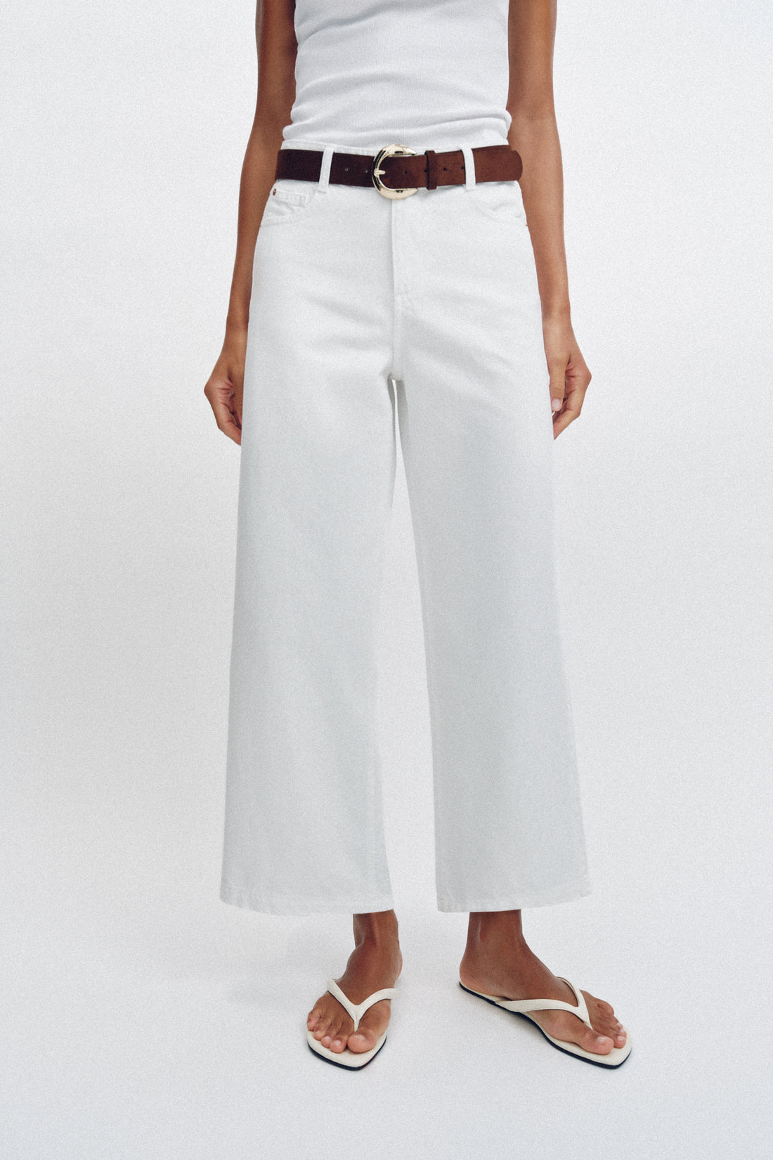 JEAN LARGE COURT TAILLE HAUTE À CEINTURE