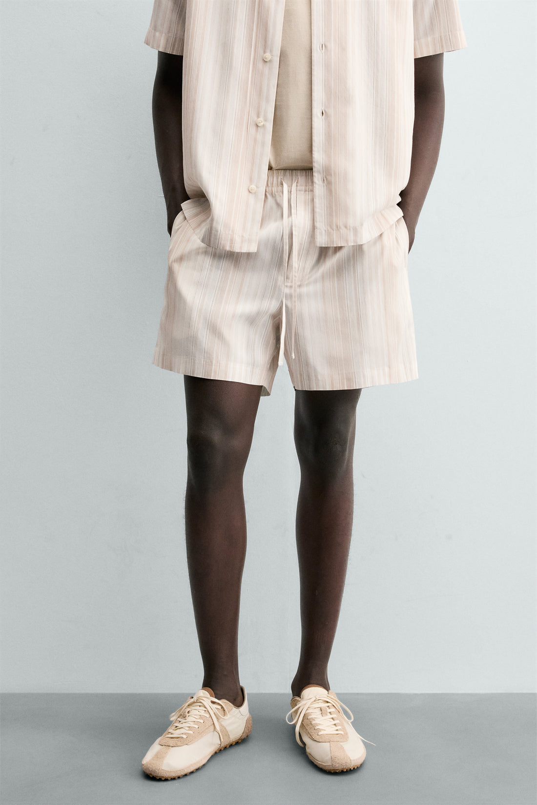 SHORT RELAXED FIT À RAYURES