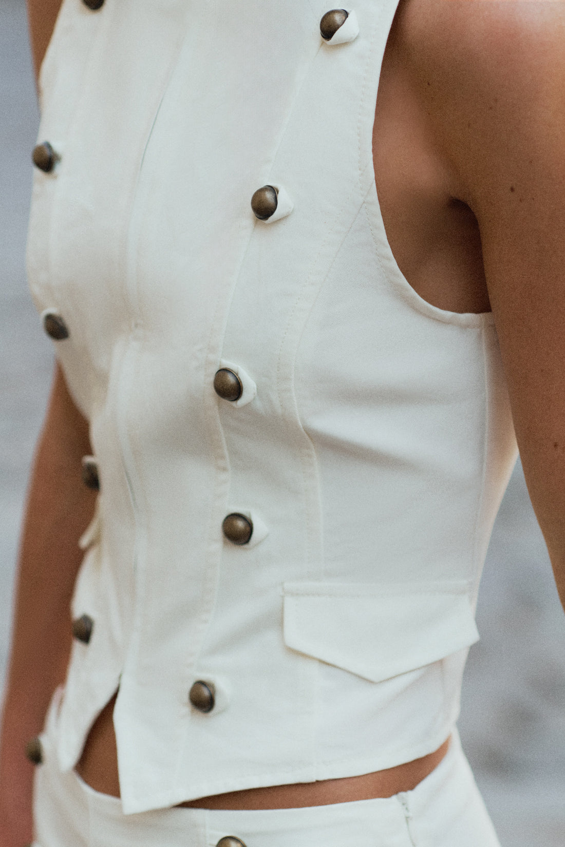 TOP ZIPPÉ À BOUTONS
