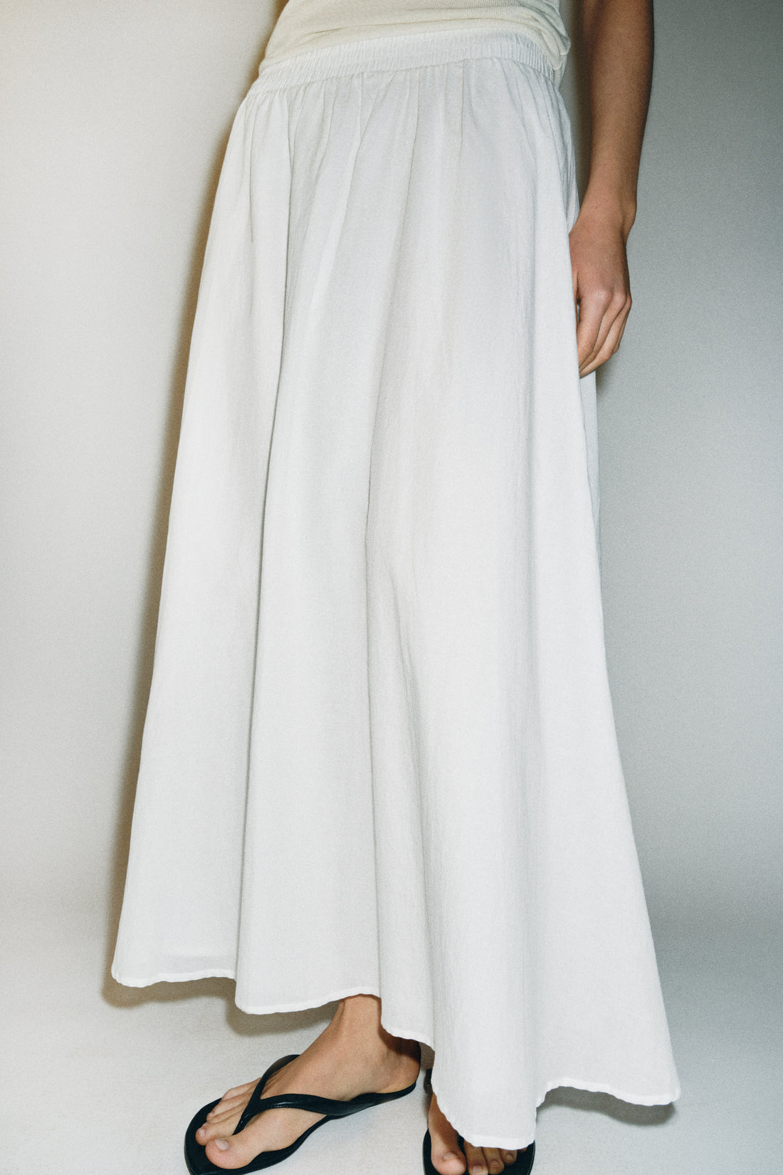 JUPE MI-LONGUE CAPE