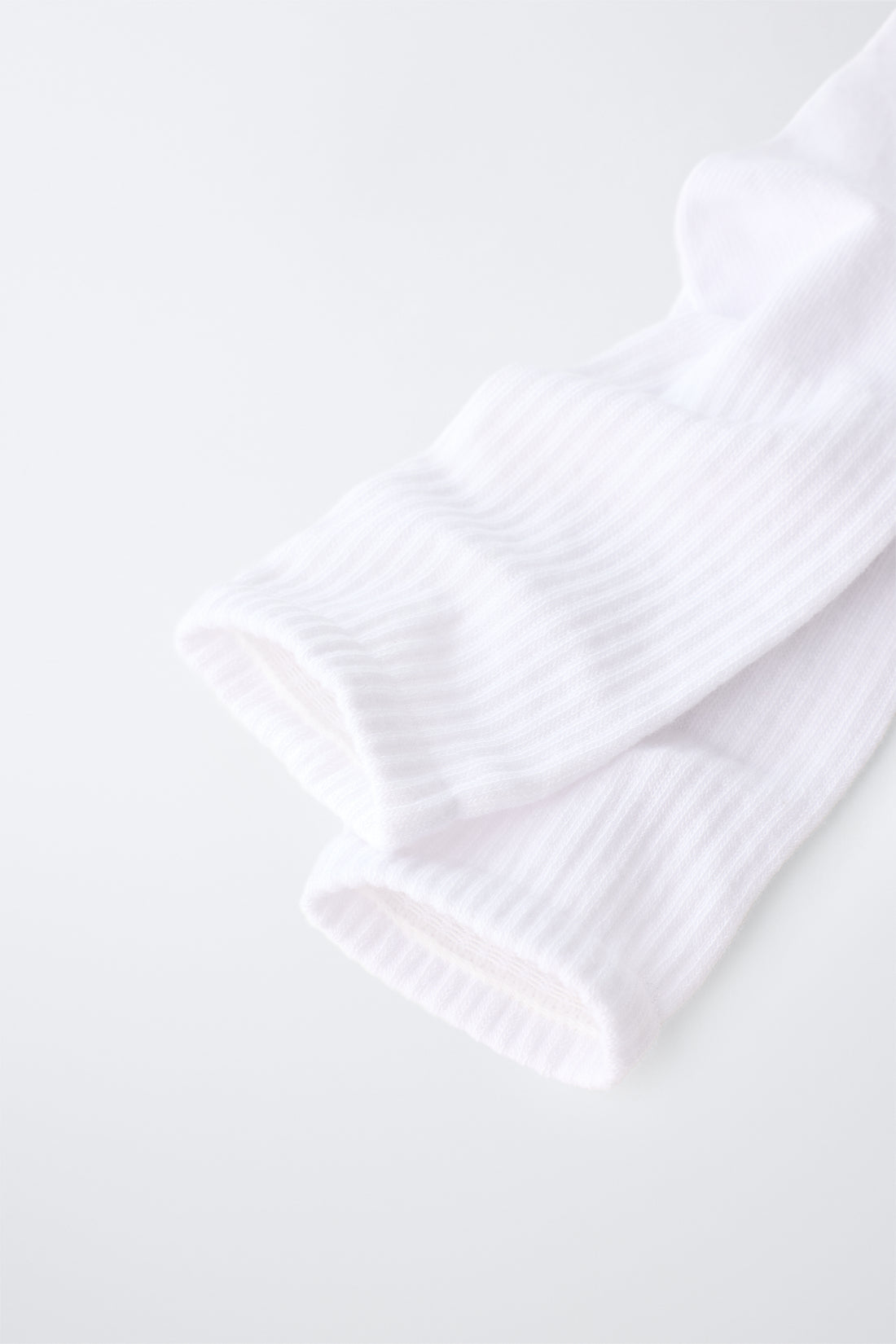 LOT DE TROIS PAIRES DE CHAUSSETTES HAUTES UNIES