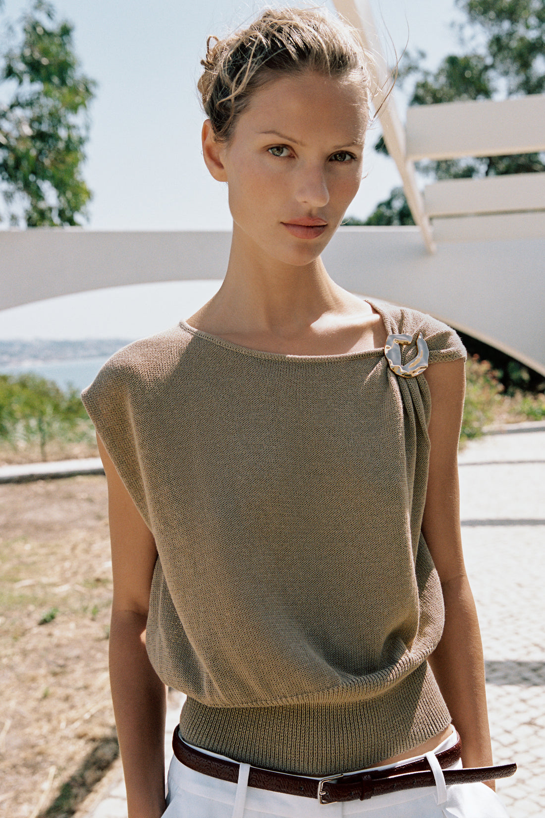 TOP EN MAILLE À FINITIONS