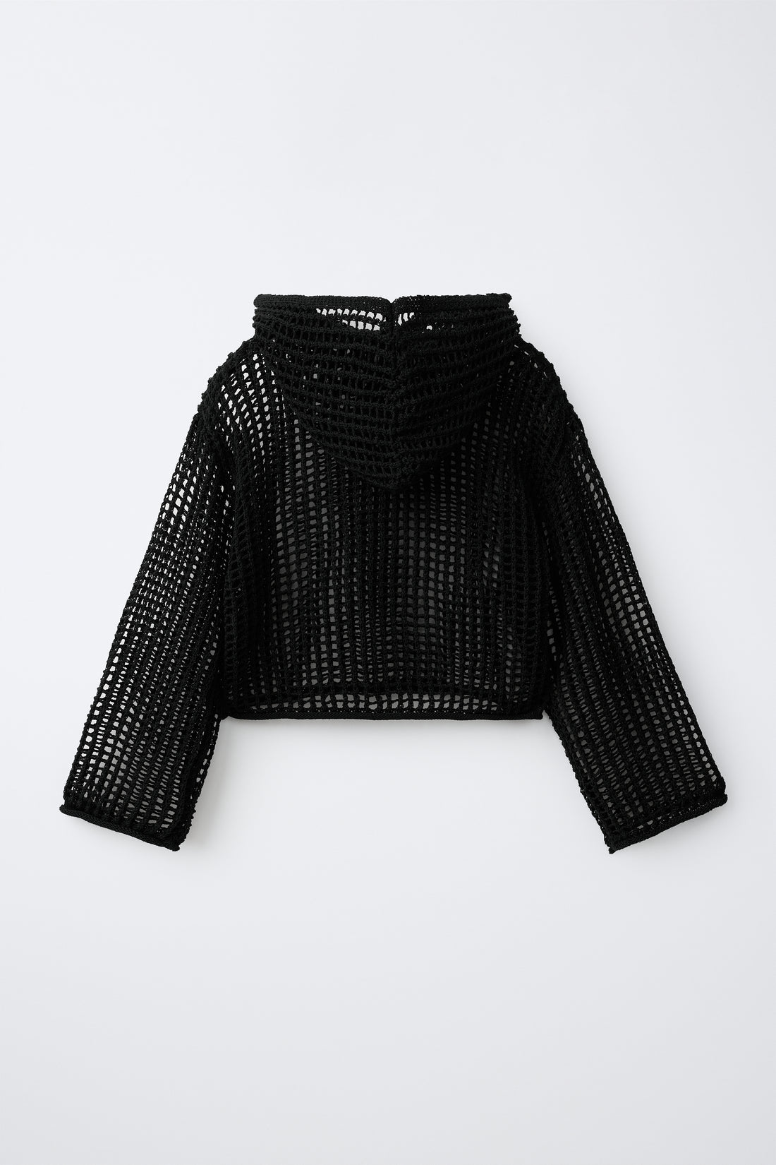 PULL EN RÉSILLE À CAPUCHE