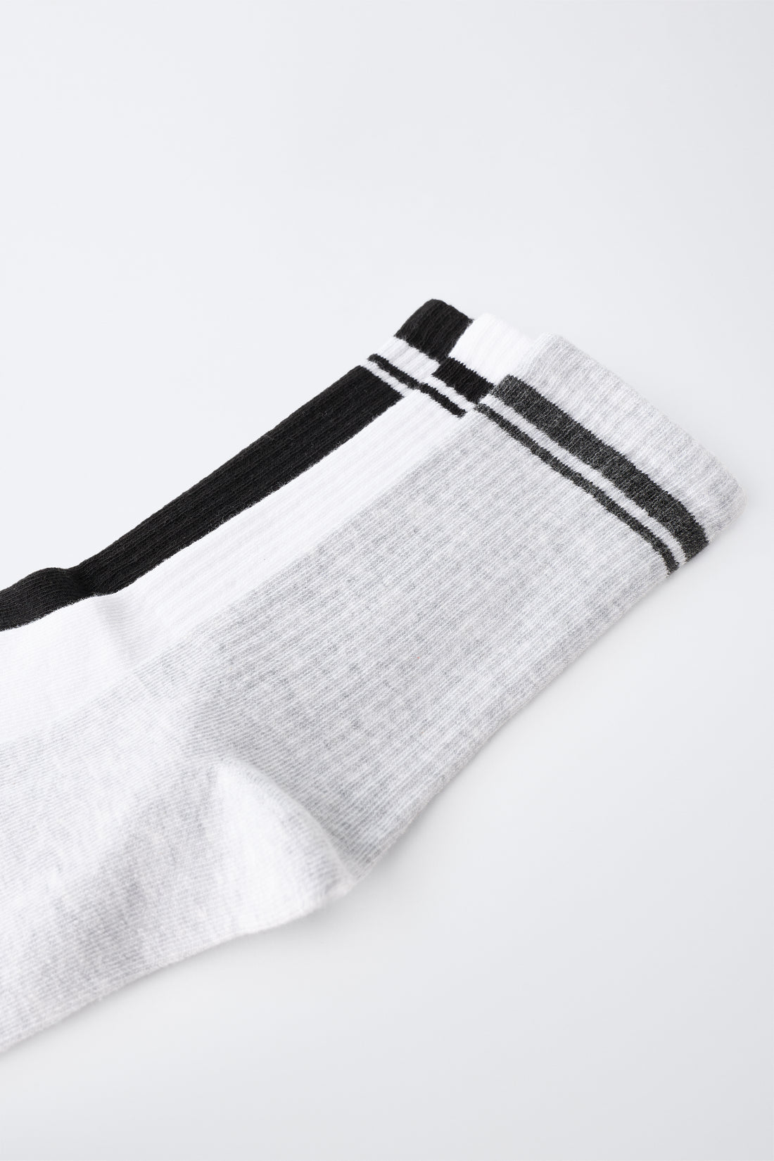 LOT DE TROIS PAIRES DE CHAUSSETTES HAUTES À RAYURES SPORT