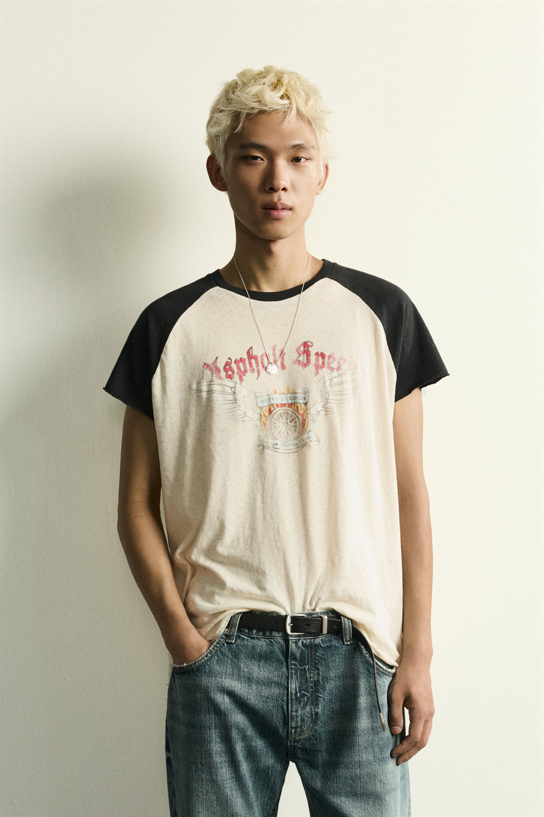 T-SHIRT DÉLAVÉ COLOR BLOCK À MOTIFS