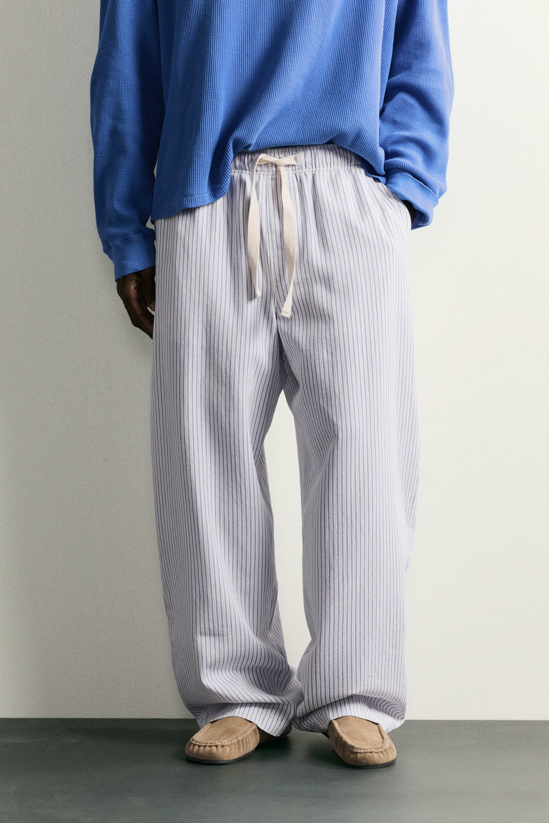PANTALON COUPE LARGE À RAYURES