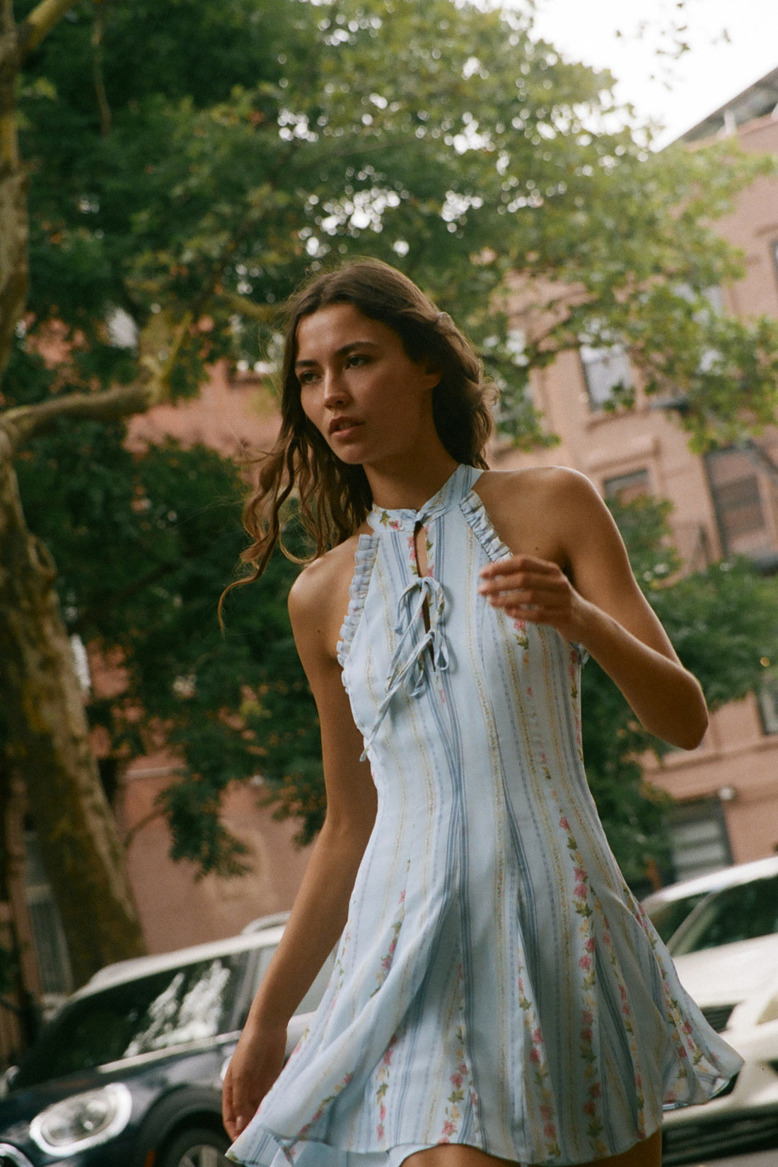 ROBE COURTE HALTER À IMPRIMÉ FLORAL