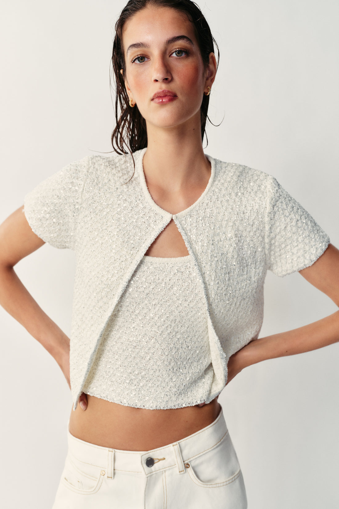 GILET EN MAILLE PAILLETTES ET FIL MÉTALLISÉ